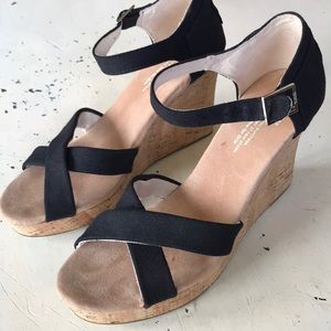 TOMS black wedges